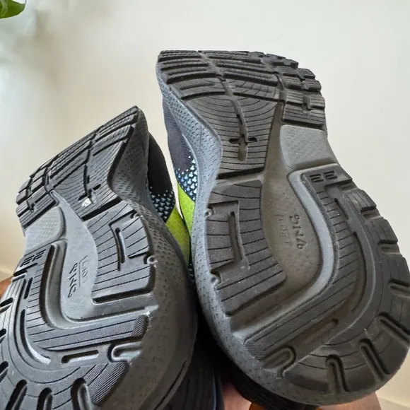 Brooks Adrenaline GTS 22 Black and Blue Running Shoes
