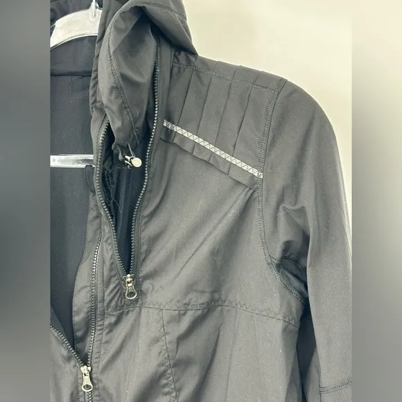 Lululemon Spring Forward Jacket Black Stowaway Hood Womens 6