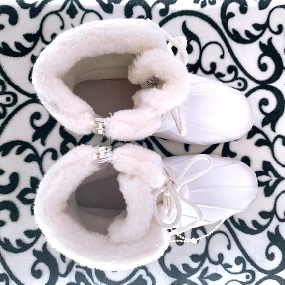 Sperry Saltwater Alpine Duck Boot in Cream White Child Size 2